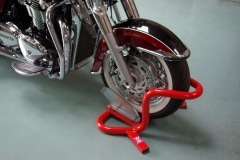 Giant cruiser motorcycle wheel chock
